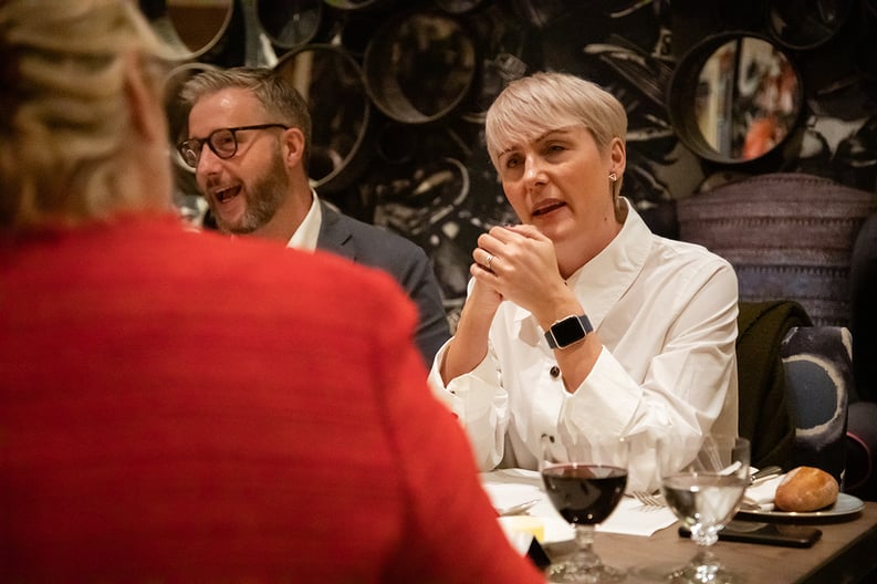 Two guests discussing Pulse of Retail over dinner